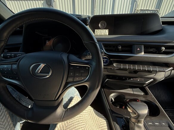 2020 Lexus UX 250h I, красный, 3500000 рублей - вид 6