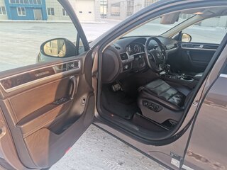 2011 Volkswagen Touareg II, коричневый, 2290000 рублей, вид 2