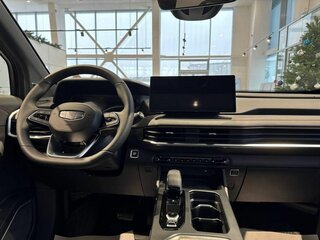 2025 Geely Okavango I Рестайлинг, белый, 4085990 рублей, вид 4