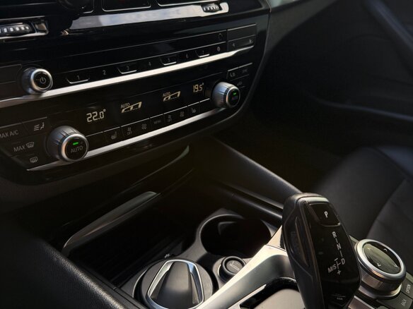 2018 BMW 5 серии 520i VII (G30/G31/G38), чёрный, 3000000 рублей - вид 27