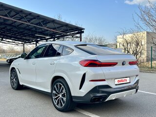 2021 BMW X6 40i III (G06), белый, 7900000 рублей, вид 5