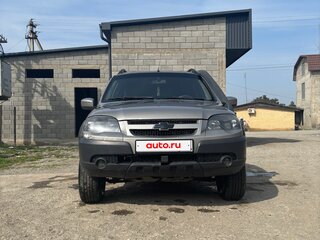 2017 Chevrolet Niva I Рестайлинг, серебристый, 585000 рублей, вид 2