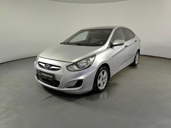 2013 Hyundai Solaris I, серебристый, 579090 рублей