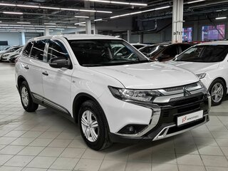 2019 Mitsubishi Outlander III Рестайлинг 3, белый, 1799000 рублей, вид 2
