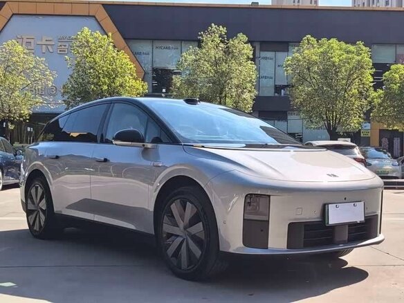 2026 Li Auto (Lixiang) i6, серебристый, 7250000 рублей - вид 4