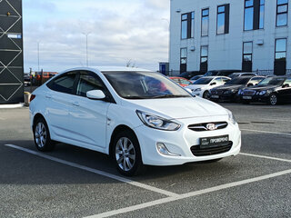 2013 Hyundai Solaris I, белый, 553000 рублей, вид 3
