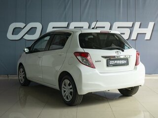 2011 Toyota Vitz III (XP130), белый, 699000 рублей, вид 2