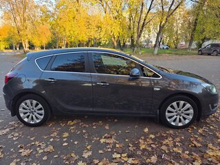 2013 Opel Astra J Рестайлинг, серый, 810000 рублей, вид 5