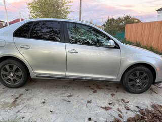 2009 Volkswagen Jetta V, серебристый, 770000 рублей, вид 2