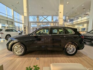2025 Volkswagen Touareg III Рестайлинг, чёрный, 8590000 рублей, вид 4