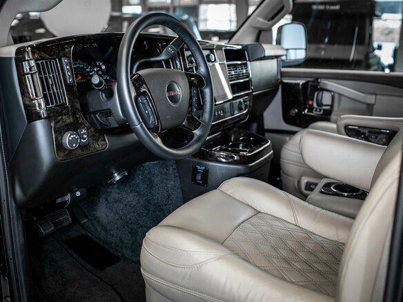 2024 GMC Savana I Рестайлинг, чёрный, 14999999 рублей - вид 13