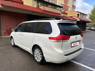 2013 Toyota Sienna III, белый, 2300000 рублей, вид 4