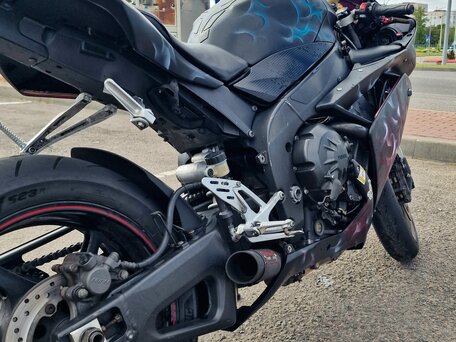 2008 Yamaha YZF-R1, чёрный, 770000 рублей, вид 4