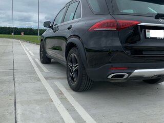 2020 Mercedes-Benz GLE 300 d II (V167), чёрный, 6000000 рублей, вид 3