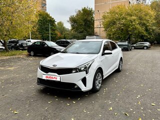 2021 Kia Rio IV Рестайлинг, белый, 1500000 рублей, вид 2