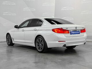 2019 BMW 5 серии 520d xDrive VII (G30/G31/G38), белый, 4000000 рублей, вид 3