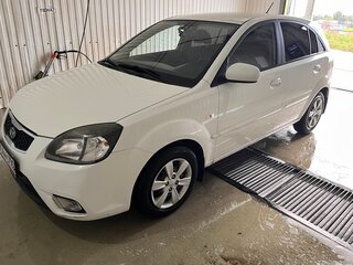 2011 Kia Rio II Рестайлинг, белый, 650000 рублей, вид 3
