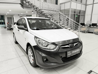 2013 Hyundai Solaris I, белый, 480000 рублей, вид 3