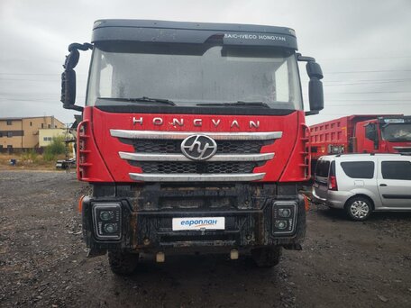 2021 IVECO-Hongyan 8x4 (CQ3406), красный, 1521000 рублей, вид 5