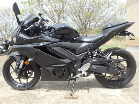2020 Yamaha YZF-R3, чёрный, 590000 рублей, вид 4