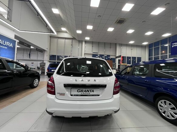 2026 Lada (ВАЗ) Granta Cross I Рестайлинг, белый - вид 3