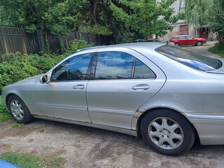 2001 Mercedes-Benz S-Класс 500 IV (W220), серебристый, 525000 рублей, вид 4