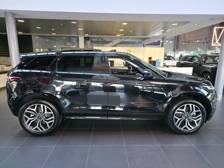 2025 Land Rover Range Rover Evoque P250 MHEV Long II Рестайлинг, чёрный, 5890000 рублей, вид 4