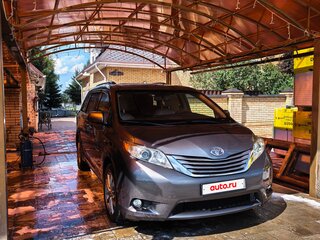 2016 Toyota Sienna III Рестайлинг, серый, 3100000 рублей, вид 1