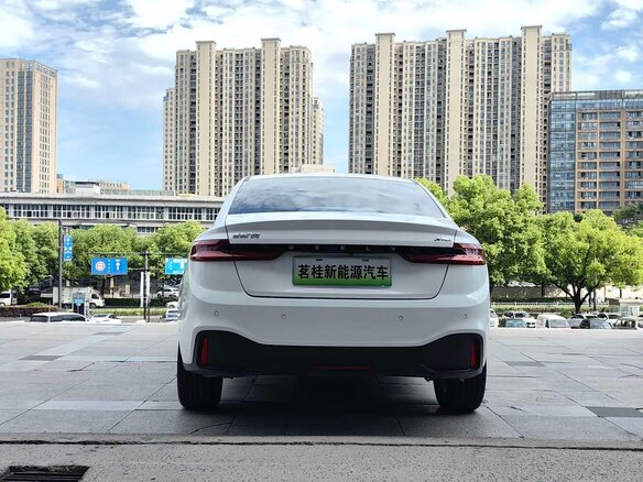 2023 Geely Geometry A, белый, 1650000 рублей - вид 5
