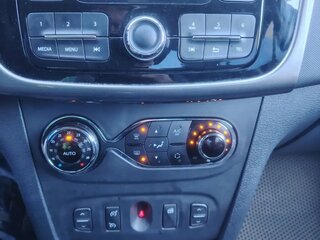 2017 Renault Logan II, белый, 850000 рублей, вид 1