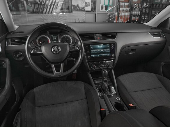 2017 Skoda Octavia III (A7) Рестайлинг, белый, 1399000 рублей - вид 8