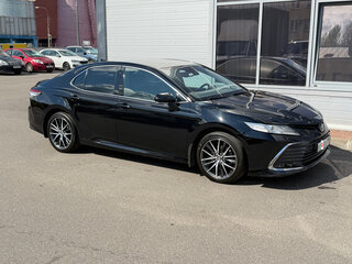 2021 Toyota Camry VIII (XV70) Рестайлинг, чёрный, 3300000 рублей, вид 4