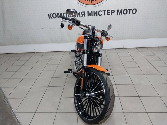 2023 Harley-Davidson Breakout, оранжевый, 2590000 рублей - вид 2