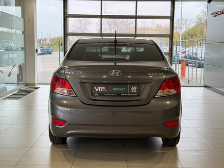 2013 Hyundai Solaris I, серый, 757000 рублей, вид 5