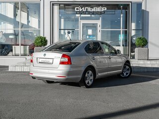 2012 Skoda Octavia II (A5) Рестайлинг, серебристый, 820000 рублей, вид 2