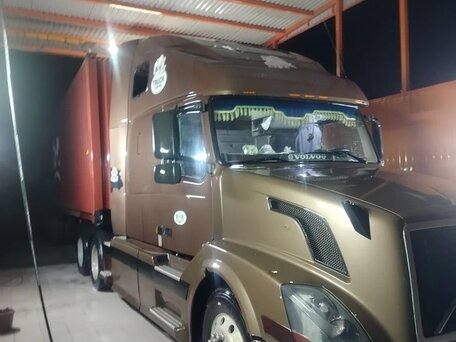 2003 Volvo VNL, коричневый, 3500000 рублей, вид 1