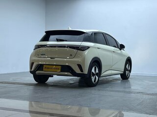 2023 BYD Dolphin 44.9 kWh I, бежевый, 1350678 рублей, вид 5