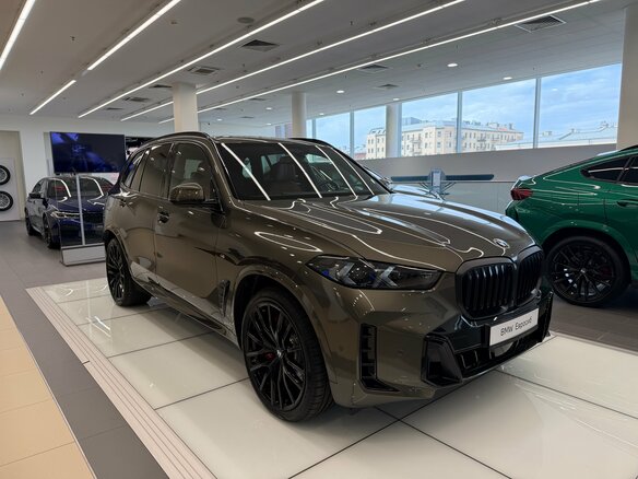 2026 BMW X5 30d IV (G05/G18) Рестайлинг, зелёный - вид 2