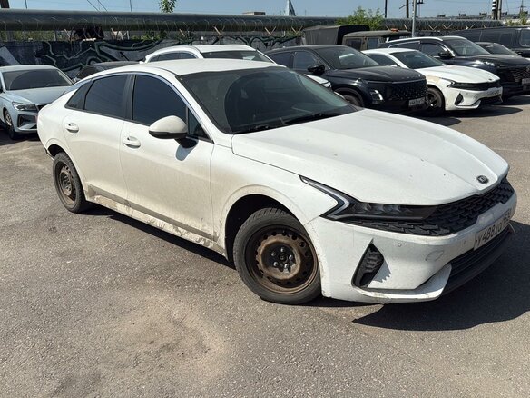 2021 Kia K5 III, белый, 1500000 рублей - вид 1