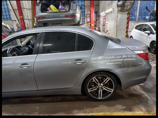 2004 BMW 5 серии 530i V (E60/E61), серебристый, 570000 рублей, вид 3