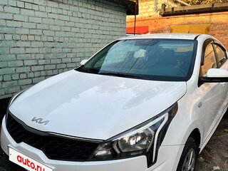 2021 Kia Rio IV Рестайлинг, белый, 950000 рублей, вид 2