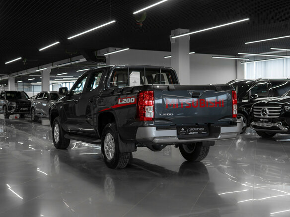 2025 Mitsubishi L200 VI, серый, 4850000 рублей - вид 3