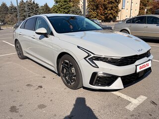 2023 Kia K5 III Рестайлинг, серебристый, 3400000 рублей, вид 2