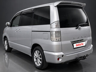 2005 Toyota Voxy I (R60), серебристый, 900000 рублей, вид 2