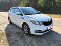 2015 Kia Rio III Рестайлинг, белый - вид 3