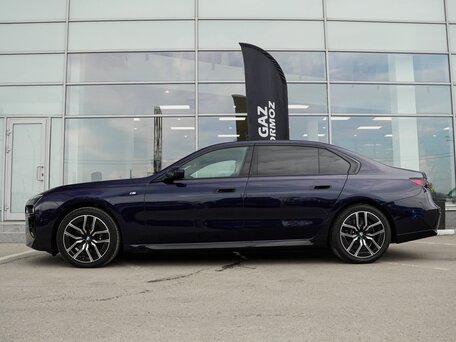 2024 BMW 7 серии 740d xDrive VII (G70), синий, 16499000 рублей, вид 2