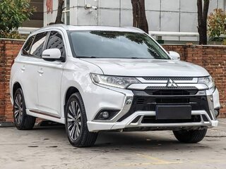 2022 Mitsubishi Outlander III Рестайлинг 3, белый, 2210000 рублей, вид 3