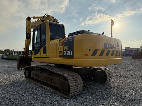 2019 Komatsu PC220-8, жёлтый, 7800000 рублей, вид 4