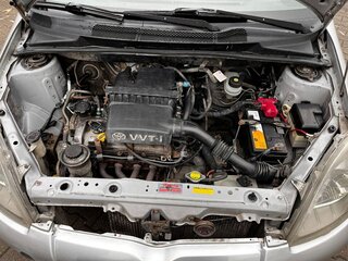 1999 Toyota Yaris I, серебристый, 300000 рублей, вид 4