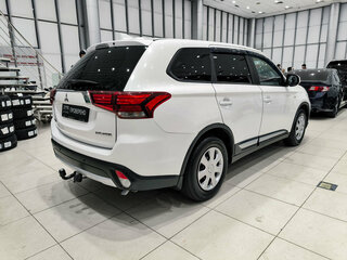 2017 Mitsubishi Outlander III Рестайлинг 2, белый, 1299000 рублей, вид 5